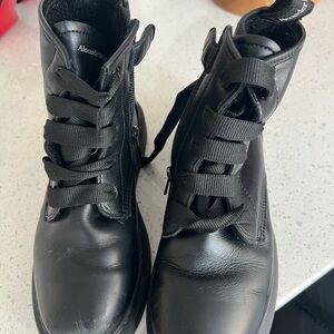 Kids Alexander McQueen Black Lace-Up Ankle Boots Size 33 kids